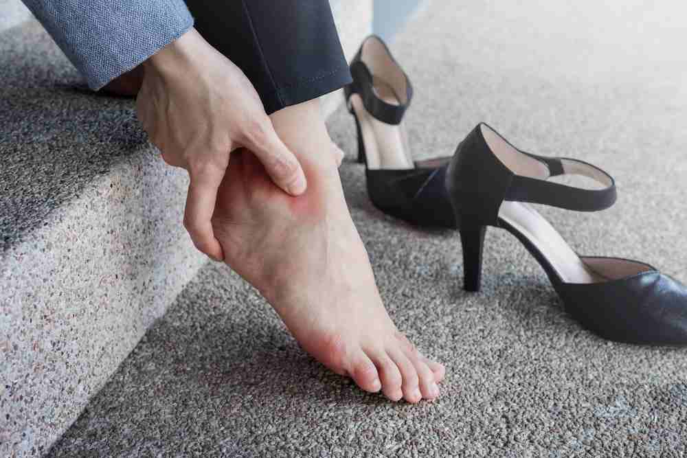 can plantar fasciitis go away on its own